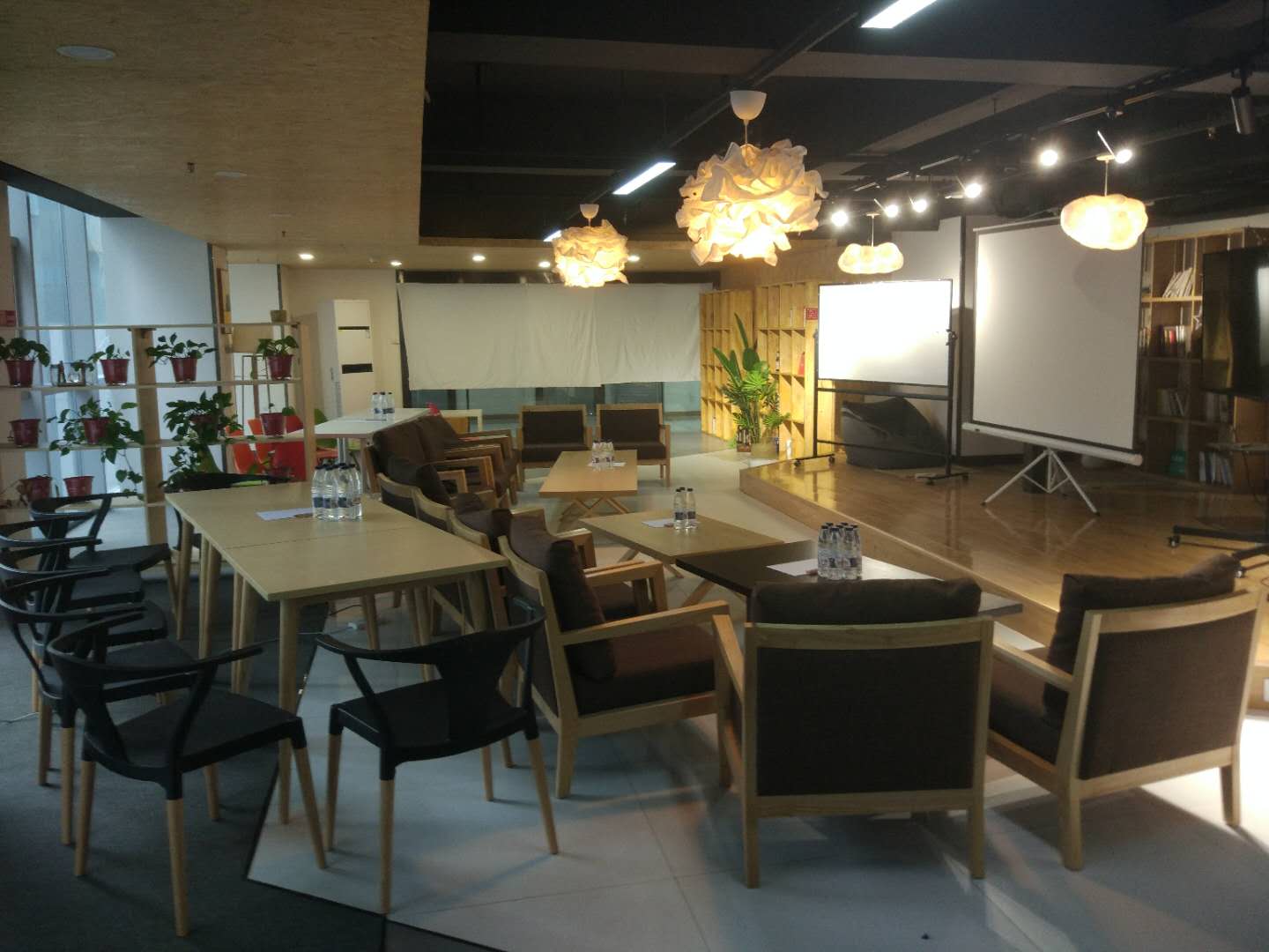 西安菲林 準(zhǔn)四 市內(nèi) 200300